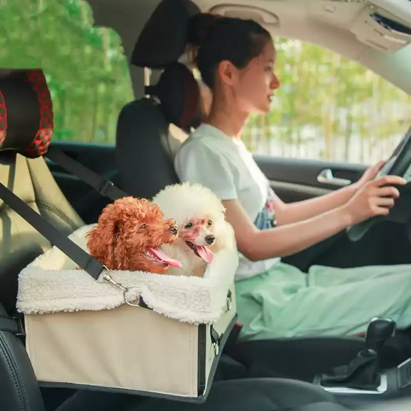 Este asiento tipo bolso con base rígida es perfecto para perros y gatos de hasta 12 kg