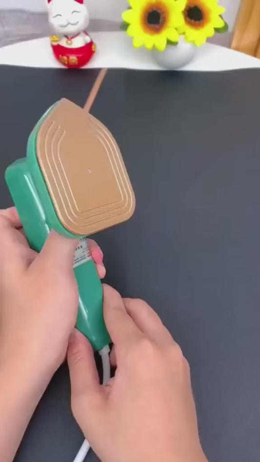 😀Llegó la solución   para la ropa arrugada de tus viajes, utiliza la Mini Plancha  a vapor  viajera, es  fácil, portátil,  ligera, compacta , flexible y  calienta en 30 segundos.👌